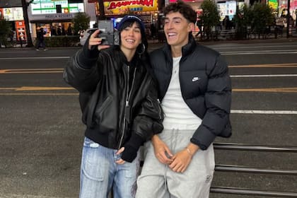 La historia de amor de Aitana y Plex: de coincidir en Japón al noviazgo en secreto