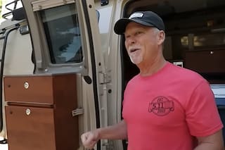 Dejaron su empresa en manos de su hijo y se fueron a vivir a un motorhome a los 60 años