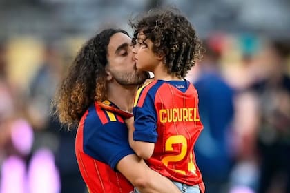 La historia de Marc Cucurella junto a su hijo Mateo no hace más que confirmar que se trata del villano de una historia mal contada