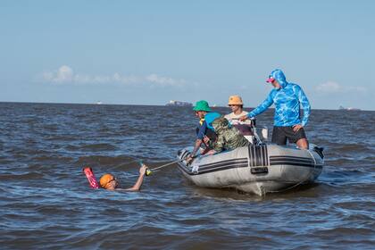 La historia del primer cruce a nado en el Río de la Plata era una anécdota recurrente en su casa familiar