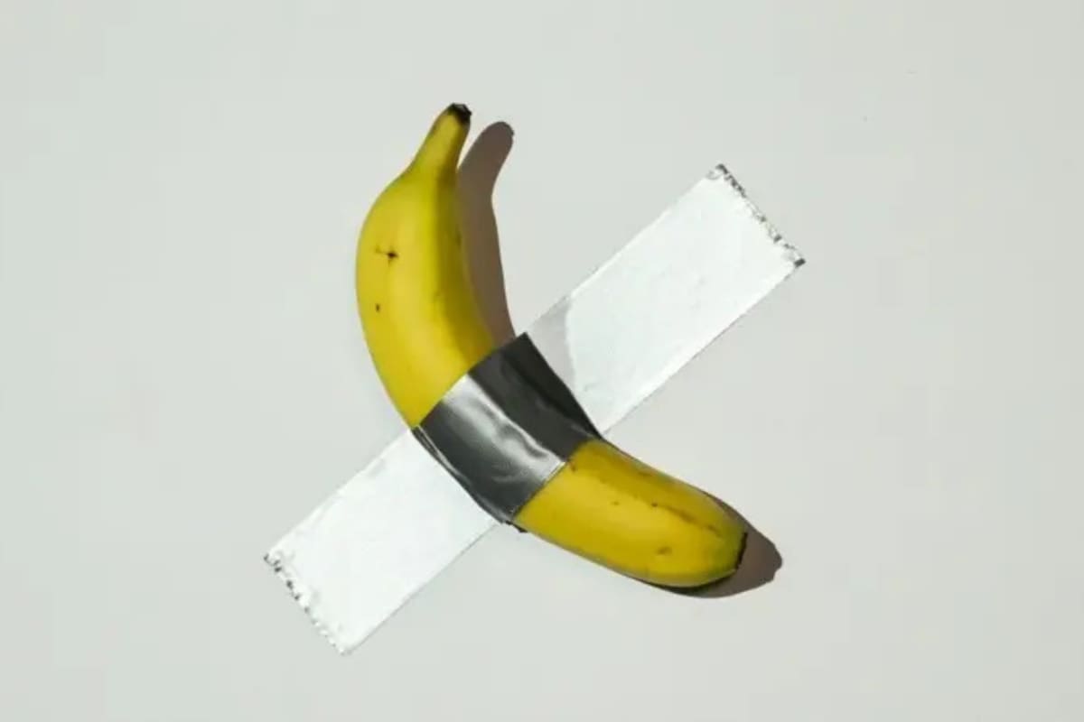 La historia disparatada de la banana pegada en una pared que costó 6 millones de dólares