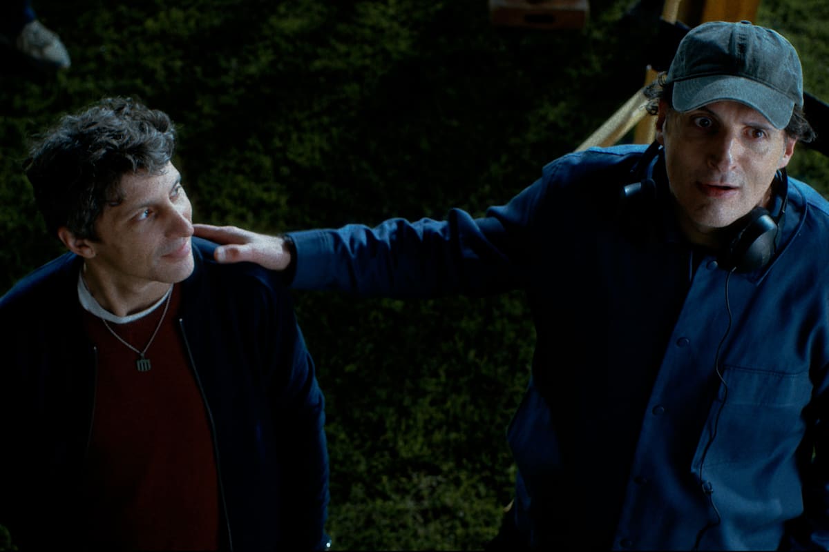 La historia oficial: hinchas de Boca y River se reúnen en el Estadio UNO y celebran un mismo gol.