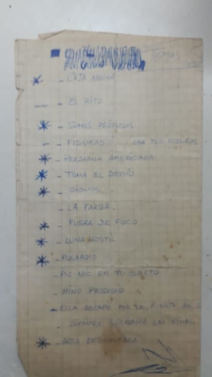 La hoja que Gustavo Cerati entregó a Jorge con "disparadores" para componer las letras. Todas las palabras que están en el manuscrito aparecen de alguna manera en sus canciones.