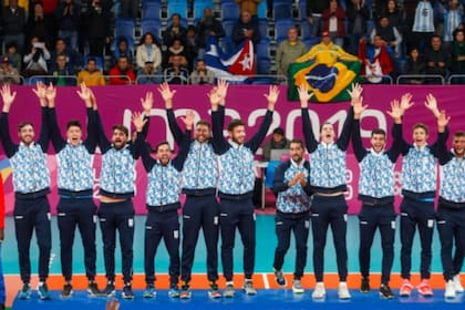 La hora de celebrar en el podio para un equipo con futuro