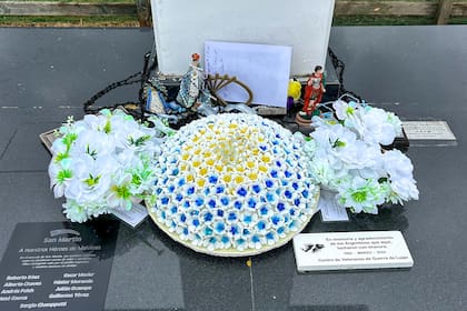 La hortensia debajo de la cruz principal