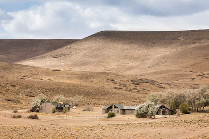 La hostería Posta de los Toldos está en plena estepa patagónica.