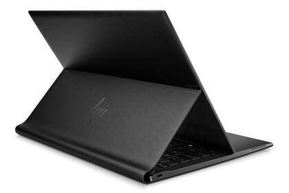 La HP Elite Folio tiene una pantalla de 13,5 pulgadas y un apoyo integrado para usarla en diferentes posiciones