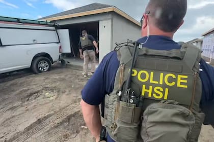 La HSI de Tampa, en colaboración con ERO Miami y Flhsmv realizaron un operativo de control de obras que terminó en la detención de más de dos docenas de inmigrantes indocumentados