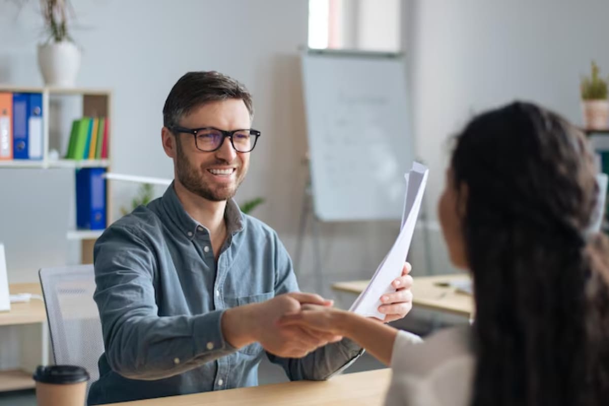 La IA aconsejó cómo obtener el trabajo “perfecto” y crear un CV “atractivo”
