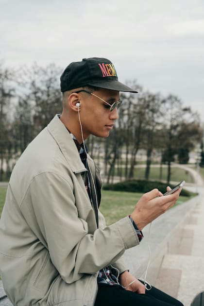 La IA atribuye al rap y al reguetón como la música que escuchan las personas menos inteligentes