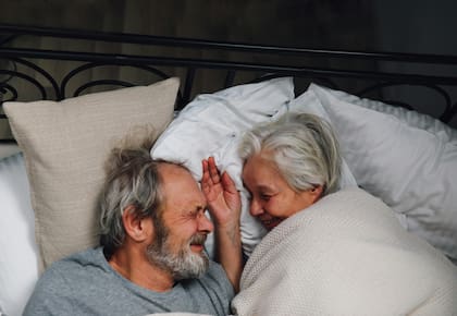 La IA concluye que, en términos generales, las mujeres suelen envejecer más lentamente a nivel celular y vivir más años (Foto de carácter ilustrativo PEXELS)