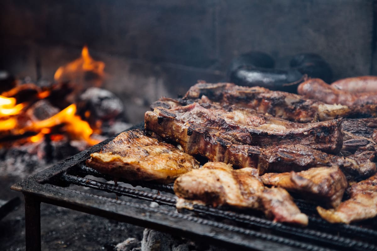 La IA muestra cómo se ve un asado perfecto en la Argentina