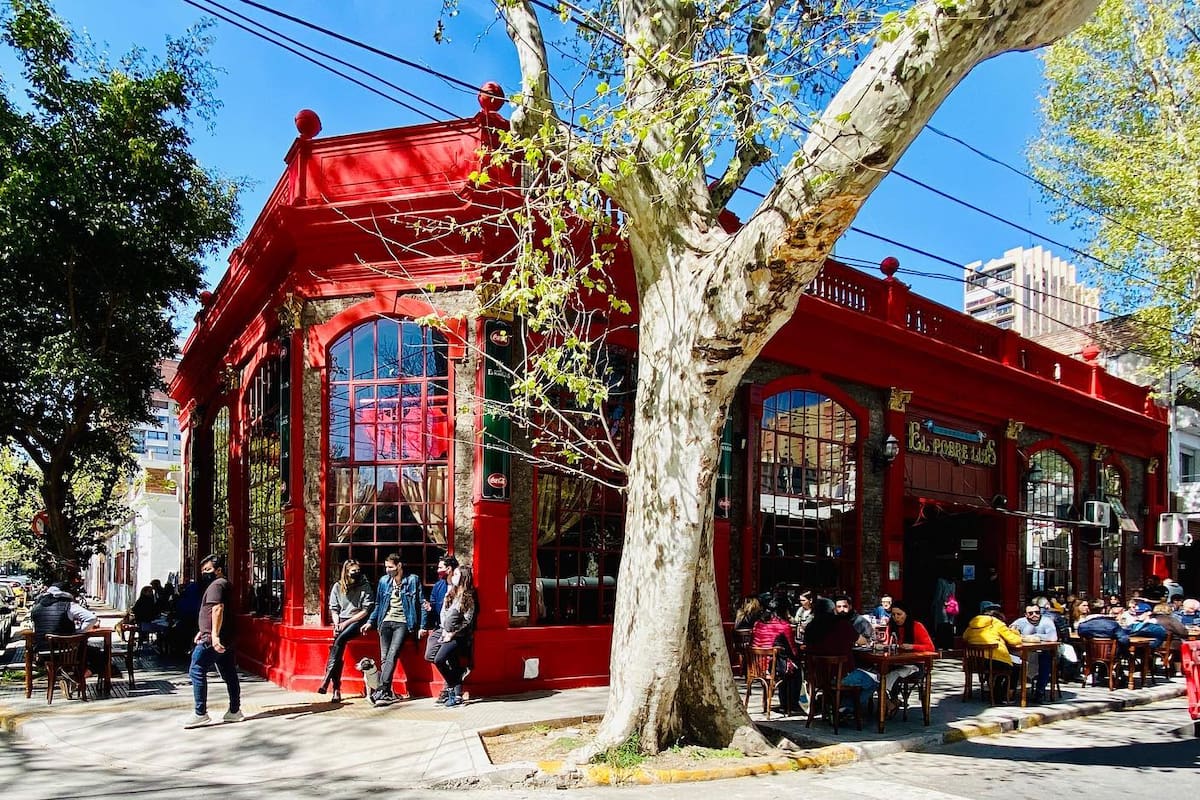 La icónica esquina de Blanco Encalada y Arribeños