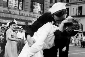 La icónica foto del beso en Times Square luego del final de la Segunda Guerra Mundial