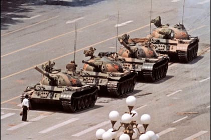 La icónica imagen del hombre del tanque en la plaza Tienanmen