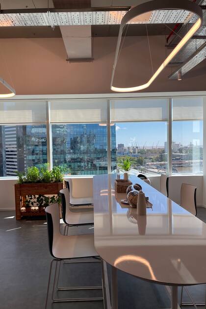 La idea de las oficinas saludables y productivas surgieron en respuesta a la creciente conciencia sobre los impactos negativos de un entorno de trabajo insalubre y tras analizar mucho el desempeño de los empleados. Foto: gentileza Dow Argentina y Newmark Argentina