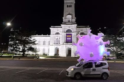 La idea de los artistas es sumar una "jeringa" que "persiga" al virus