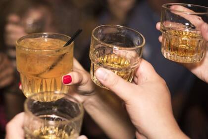 La idea de que el consumo moderado de alcohol puede ser benéfico se remonta a 1924