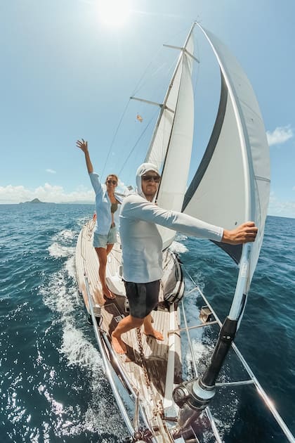La idea de vivir en un barco fue de Germán, y Flor enseguida se sumó a la propuesta: dicen que internet satelital es imprescindible para mantener sus trabajos a distancia