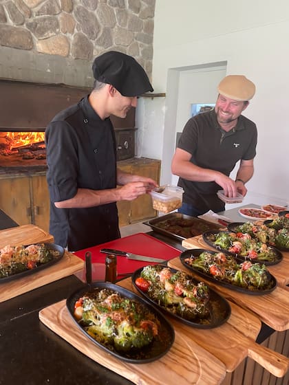 La idea es que las fuentes lleguen del horno a la mesa y que los comensales compartan los platos.