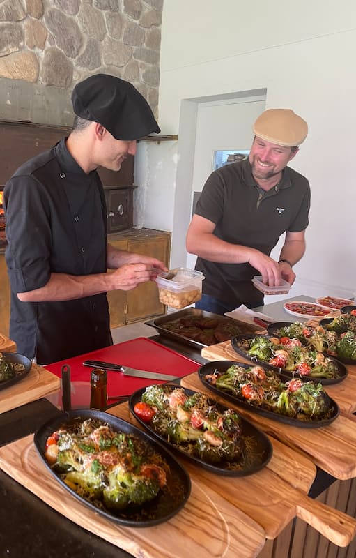 La idea es que las fuentes lleguen del horno a la mesa y que los comensales compartan los platos.