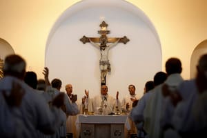 La Iglesia católica dispensa a los fieles de la misa dominical, incluso en domingo de Ramos y Pascua