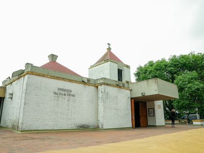 La Iglesia de Fátima en Martínez es adonde se bautizó. Durante su paso por la Argentina no dudó en recorrer los lugares que le marcaron su infancia.