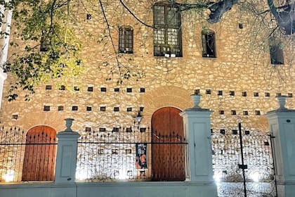 La Iglesia de la Compañía se construyó entre 1653 y 1674; estuvo a cargo de los jesuitas; está en pleno centro de la ciudad