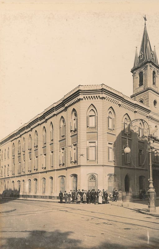 La iglesia de Las Victorias, en Paraguay y Libertad, se inauguró el 25 de octubre de 1883.