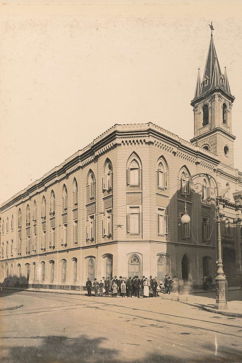 La iglesia de Las Victorias, en Paraguay y Libertad, se inauguró el 25 de octubre de 1883.