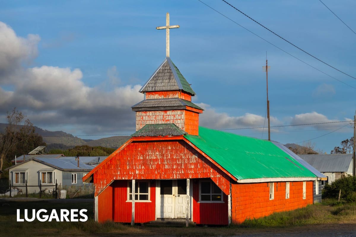 La iglesia Santiago Apóstol de Detif.