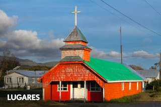 Secretos de la isla grande, sus iglesias de madera y deliciosos mariscos