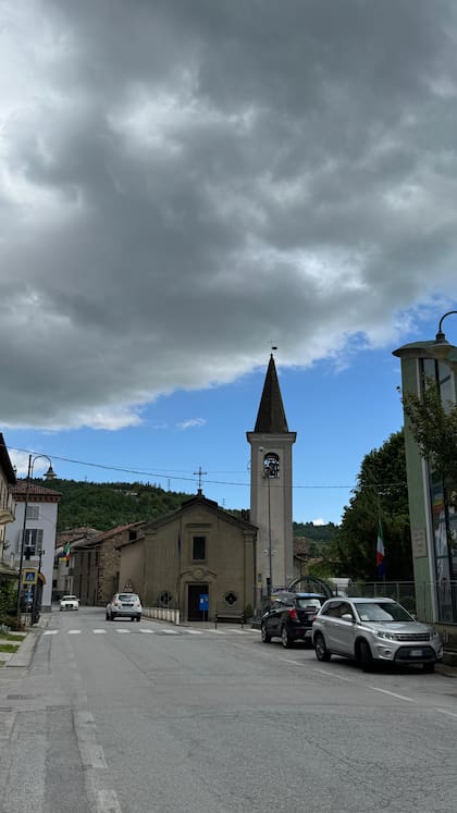 La iglesia parroquial de Sale delle Langhe, uno de los pocos edificios destacados del pequeño pueblo ubicado al norte de Italia