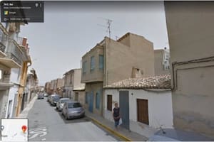 La imagen con la que se encontró el guionista español tras buscar la dirección de la casa de sus abuelos. Captura Twitter: @carlosaspe