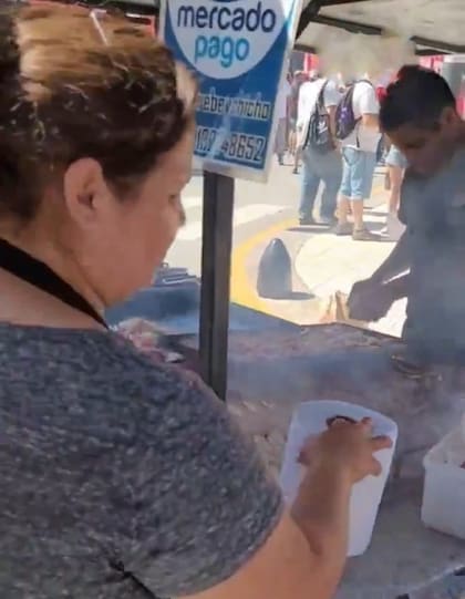 La imagen con Mercado Pago en las marchas que se viralizó en las redes sociales