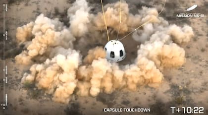 La imagen cuándo aterrizó la cápsula en la Tierra