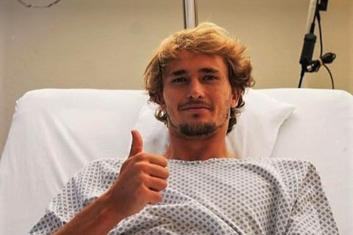 La imagen de Alexander Zverev tras la operación de tobillo, en la cama del sanatorio, publicada en sus cuentas de redes sociales.