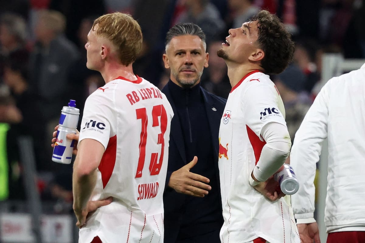 La imagen de Demichelis entre la decepción de dos jugadores de Leipzig