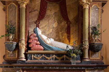 La imagen de la Virgen Dormida, en la iglesia de Nuestra Señora del Tránsito.