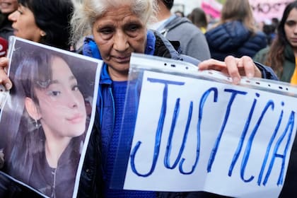 La imagen de Lara Gutierrez, durante la marcha para exigir justicia por el triple crimen, el sábado 27 de septiembre