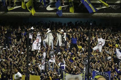 La imagen de los fantasmas de la B en la Bombonera