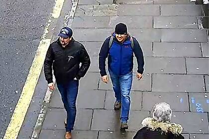 La imagen de los supuestos espías detectada por las cámaras de seguridad británicas