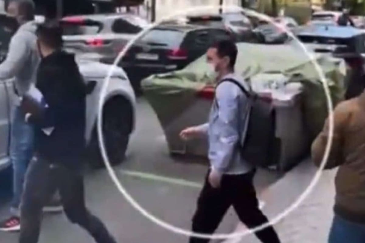 La imagen de Messi saliendo de una clínica de Madrid