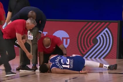 La imagen de Tobias Harris, de Philadelphia, que se dio un brutal golpe y paralizó a la NBA