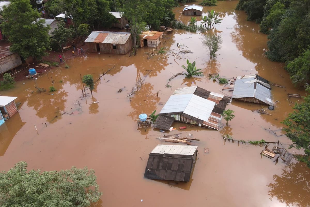 La imagen de un barrio ribereño de El Soberbio. En total se evacuaron 72 familias y todo el municipio está en estado de alerta por si llueve más.