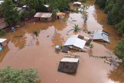 La imagen de un barrio ribereño de El Soberbio. En total se evacuaron 72 familias y todo el municipio está en estado de alerta por si llueve más.