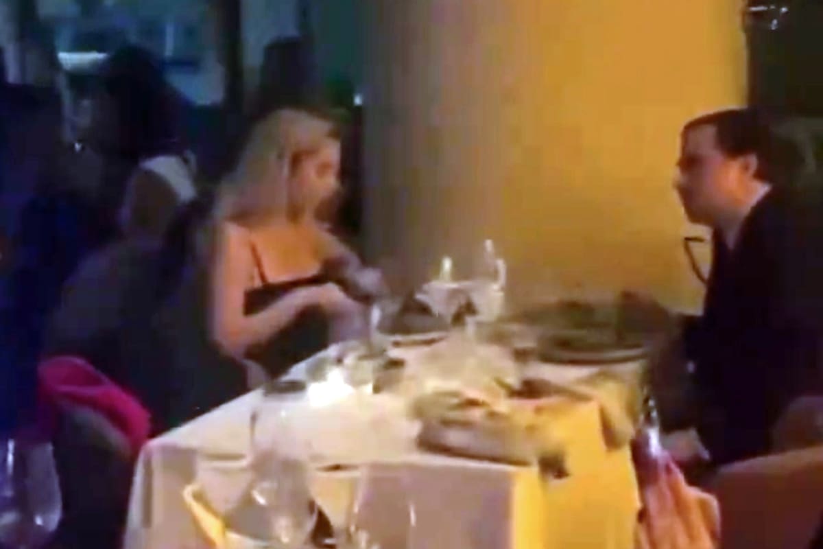 La imagen de Yañez, en un restaurant de la capital española, el 31 de diciembre