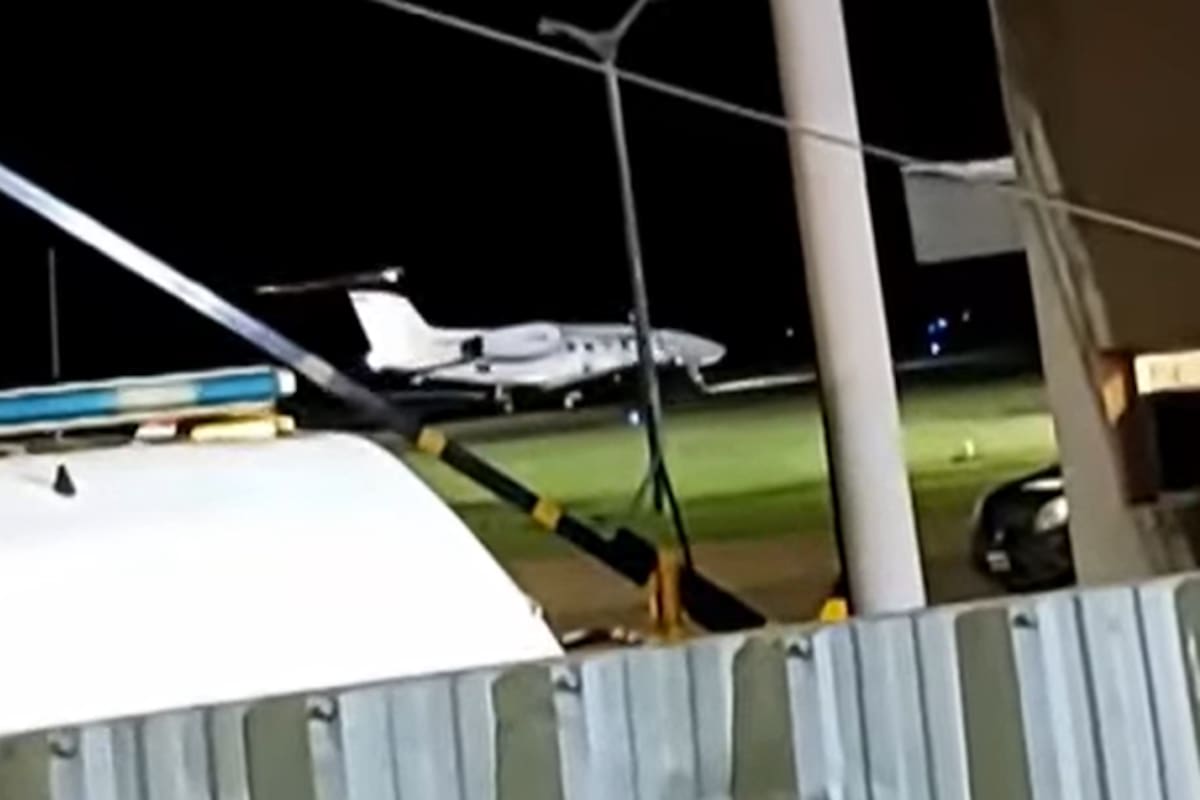 La imagen del avión a punto de despegar