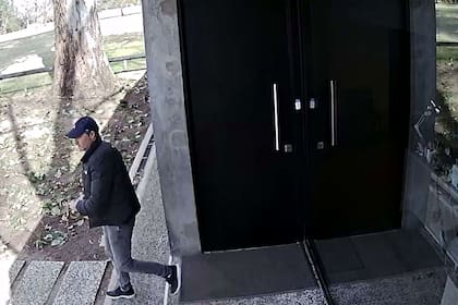 La imagen del cómplice de Matías Marasco al salir de la administración del club