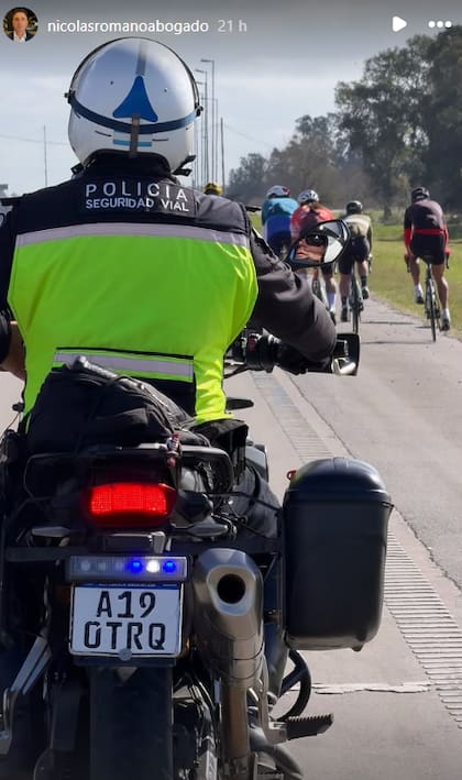 La imagen del efectivo que protagonizó el accidente, junto con el número de la patente de la moto que manejaba